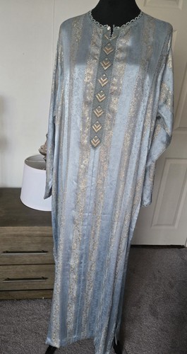 Moroccan women bleu - &, green